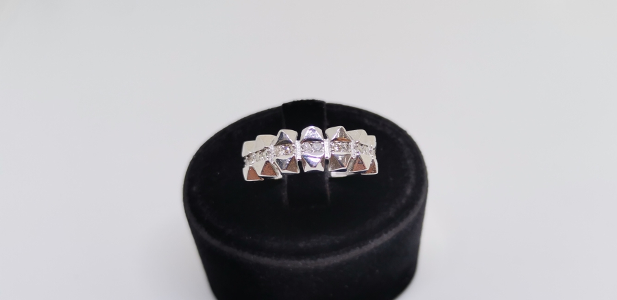 PIRLANTA TAŞLI ÇİFTE YARIM TUR MODELİ YÜZÜK