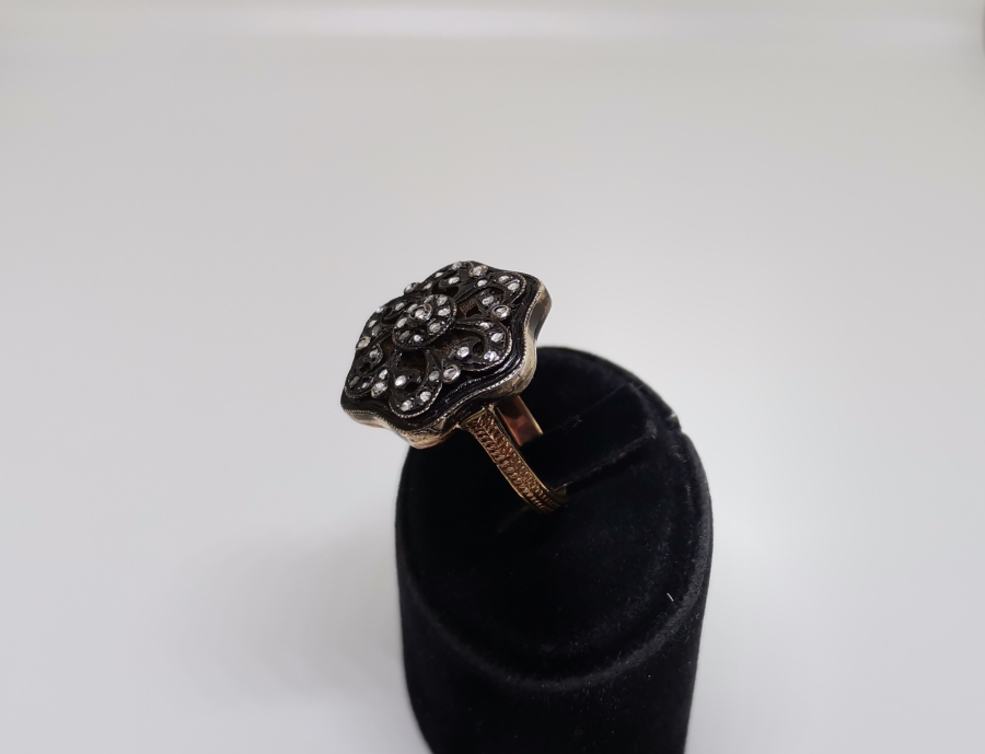 ÇARKIFELEK MODEL ELMAS TAŞLI YÜZÜK