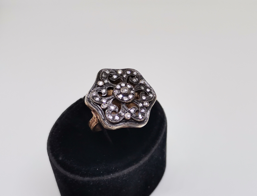 ÇARKIFELEK MODEL ELMAS TAŞLI YÜZÜK