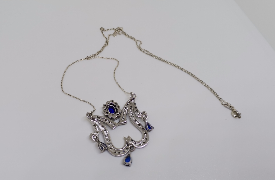 LALE MODEL PIRLANTA GERDANLIK