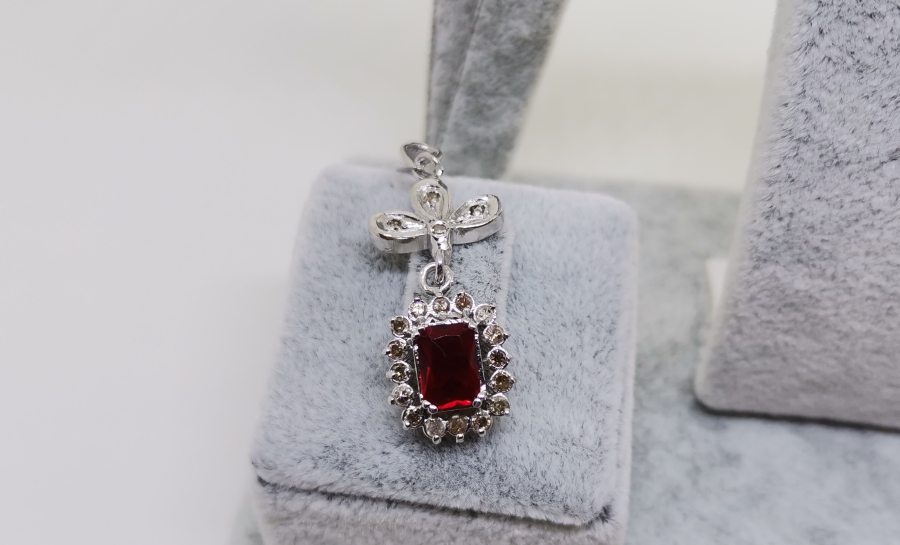 YAKUT VE PIRLANTA TAŞLI YONCA MODEL KOLYE KÜPE TAKIMI