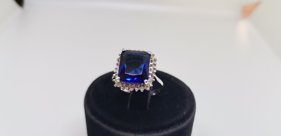 SAFİR VE PIRLANTA TAŞLI BÜYÜK BOY BAGET YÜZÜK