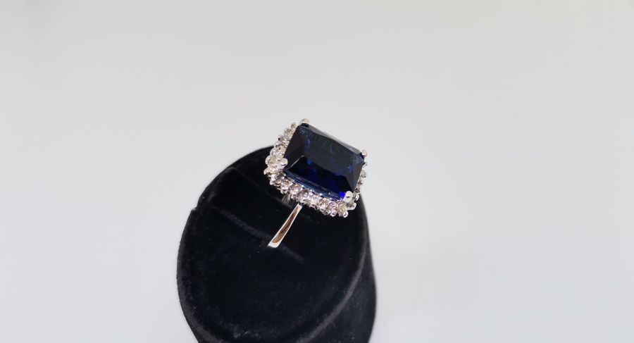 SAFİR VE PIRLANTA TAŞLI BÜYÜK BOY BAGET YÜZÜK