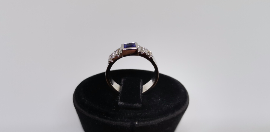 SAFİR VE PIRLANTA TAŞLI KARE MODEL YÜZÜK