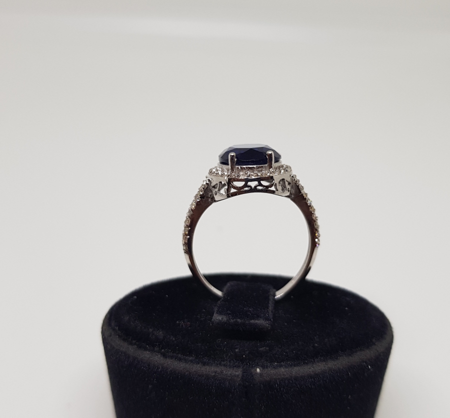 ELİPS MODEL SAFİR VE PIRLANTA TAŞLI YÜZÜK