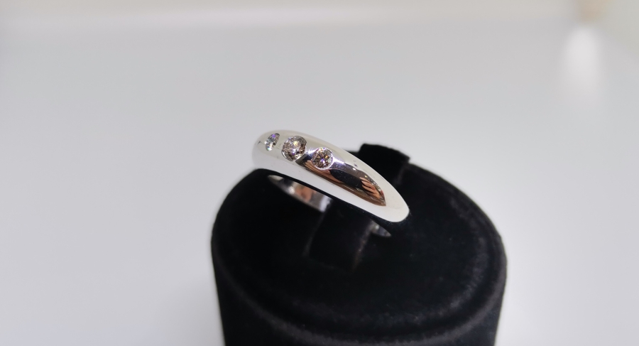 PIRLANTA TAŞLI ALYANS MODEL ÜÇ TAŞ YÜZÜK