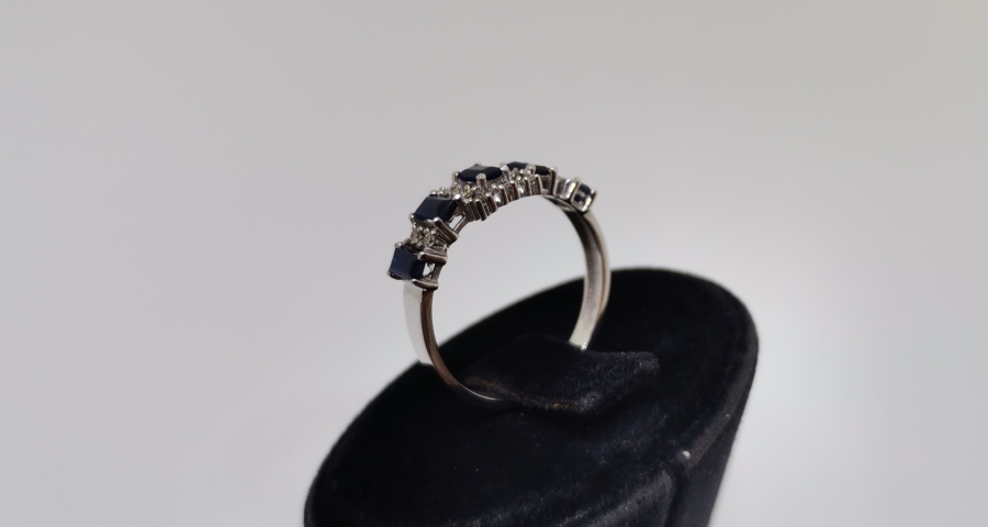 SAFİR VE PIRLANTA TAŞLI YARIM TAMTUR YÜZÜK