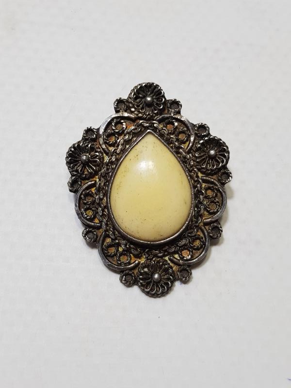 FİL DİŞİ APLİKLİ GÜMÜŞ BROŞ