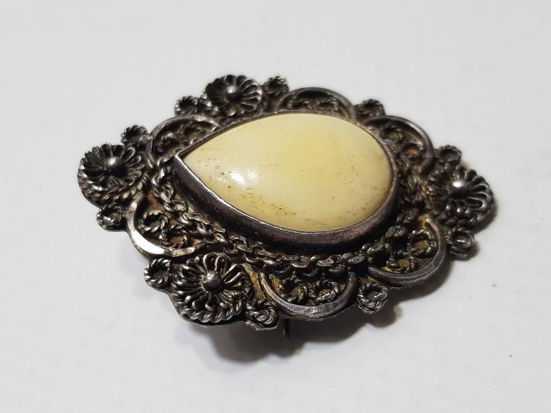 FİL DİŞİ APLİKLİ GÜMÜŞ BROŞ