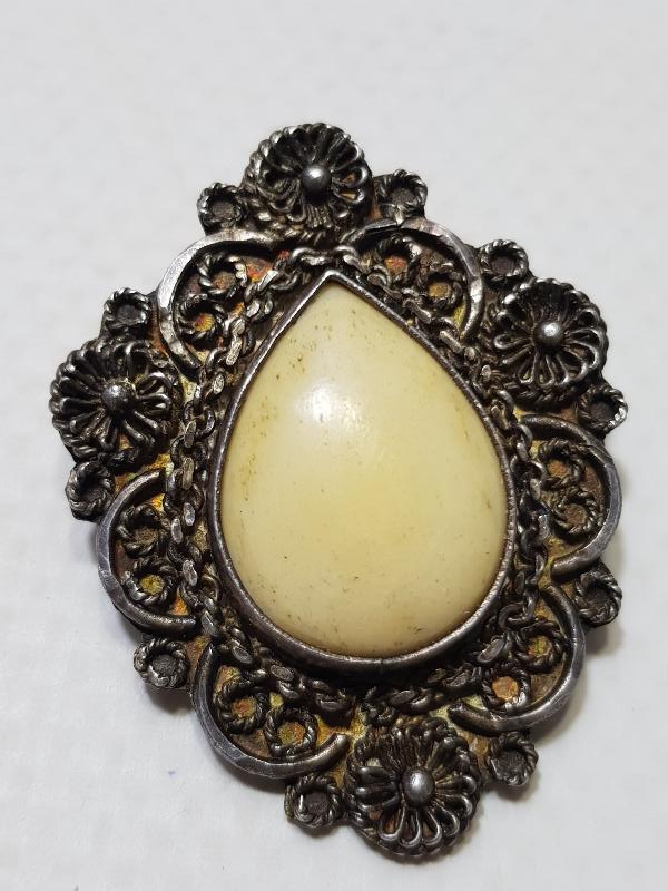 FİL DİŞİ APLİKLİ GÜMÜŞ BROŞ