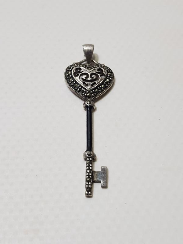 ANAHTAR FORMLU GÜMÜŞ ŞANS KOLYE UCU