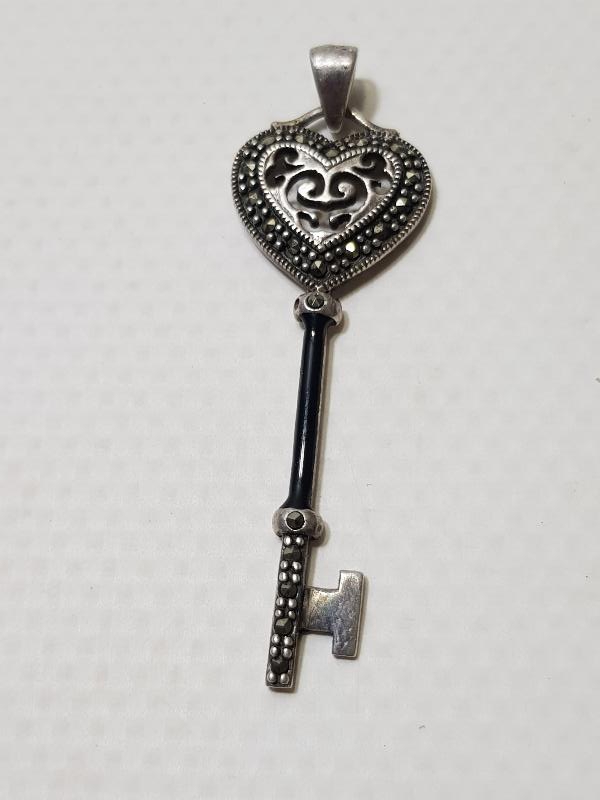 ANAHTAR FORMLU GÜMÜŞ ŞANS KOLYE UCU