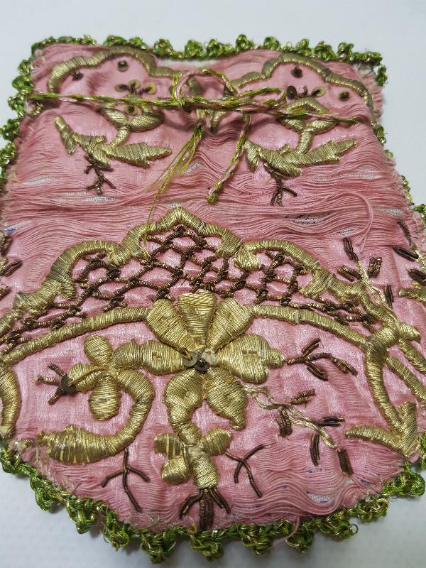 OSMANLI DÖNEMİ ALTIN SIRMA İŞÇİLİKLİ YATIK İŞ GELİN KESESİ