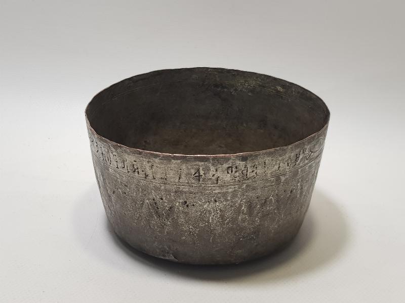 OSMANLI DÖNEMİ RUMCA YAZILI 1744 TARİHLİ BAKIR KASE