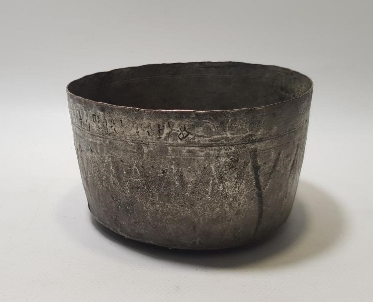 OSMANLI DÖNEMİ RUMCA YAZILI 1744 TARİHLİ BAKIR KASE