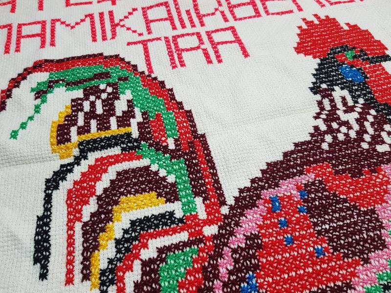 HOROZ RESİMLERİYLE SÜSLÜ ÖZLÜ SÖZ YAZILI KANAVİÇE DUVAR PANOSU