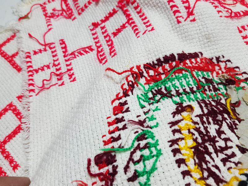 HOROZ RESİMLERİYLE SÜSLÜ ÖZLÜ SÖZ YAZILI KANAVİÇE DUVAR PANOSU