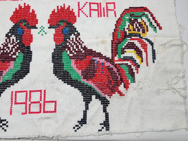 HOROZ RESİMLERİYLE SÜSLÜ ÖZLÜ SÖZ YAZILI KANAVİÇE DUVAR PANOSU