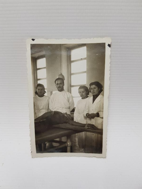 5 ADET FOTOĞRAF LOTU: 1939 TIP ÖĞRENCİLERİ KADAVRA İNCELİYOR