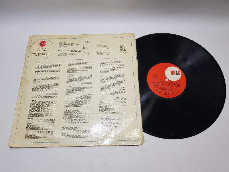 ŞEF KEMAL GÜRSES KÜRDİLİ HİCAZKAR, UŞŞAK, HÜSEYNİ FASLI 33 LP PLAK