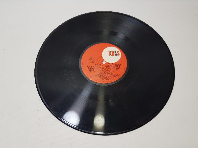 ŞEF KEMAL GÜRSES KÜRDİLİ HİCAZKAR, UŞŞAK, HÜSEYNİ FASLI 33 LP PLAK