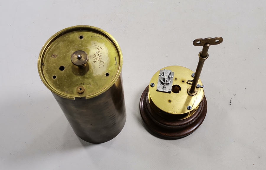 ÜZERİ OSMANLICA YAZILI YEŞİLKÖY TEYYARE MEKTEBİNE AİT HAVA DURUMU KAYIT CİHAZI