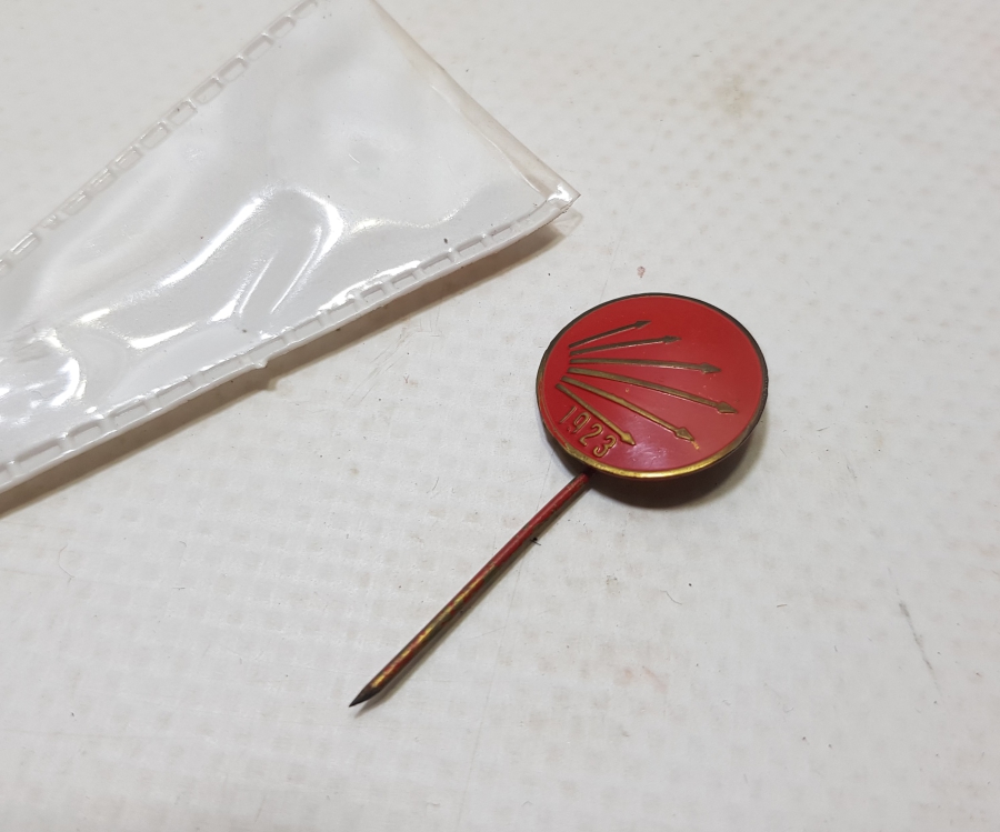 ORİJİNAL KABINDA ANTİKA CHP ROZETİ