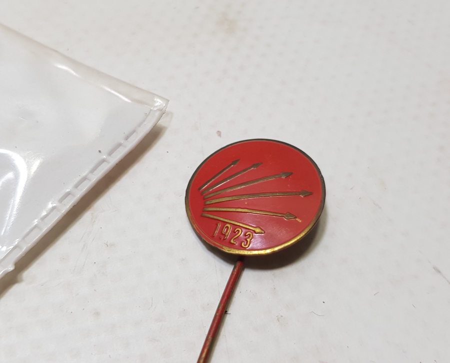 ORİJİNAL KABINDA ANTİKA CHP ROZETİ