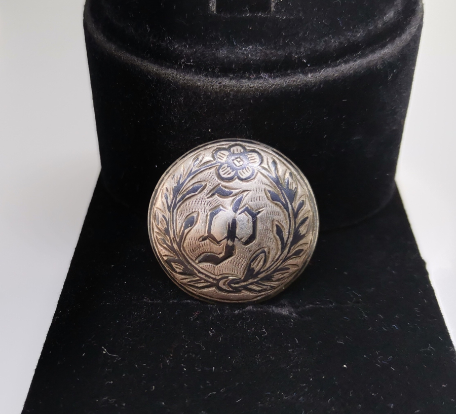 ÜZERİ ERMENİCE YAZILI VE  SAH DAMGALI SAVATLI GÜMÜŞ DÜĞME