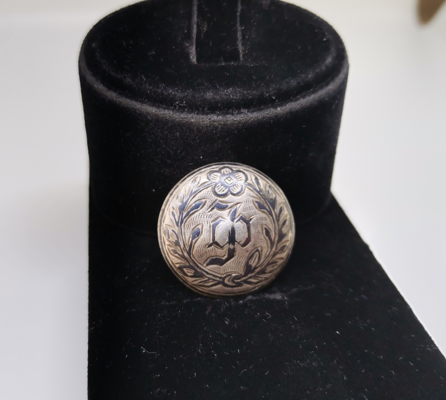 ÜZERİ ERMENİCE YAZILI VE  SAH DAMGALI SAVATLI GÜMÜŞ DÜĞME