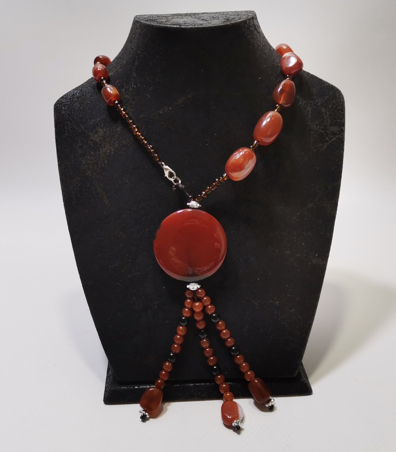 AKİK TAŞLARLA YAPILMIŞ ÖZEL YAPIM KOLYE