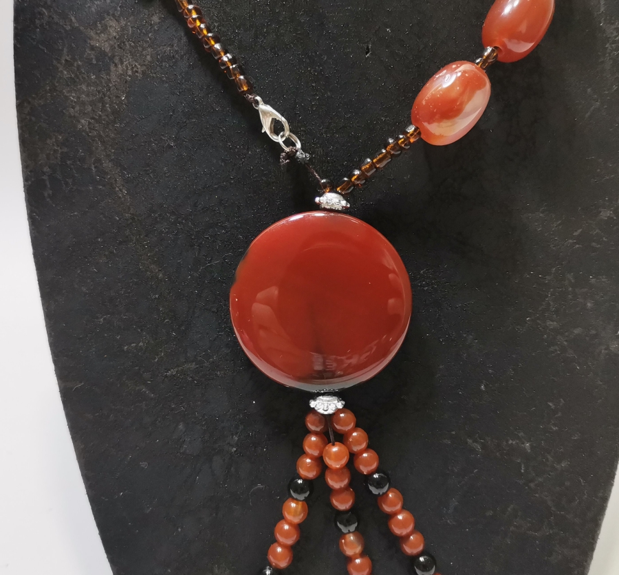 AKİK TAŞLARLA YAPILMIŞ ÖZEL YAPIM KOLYE