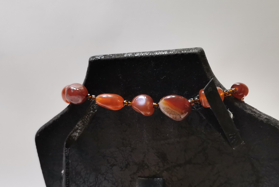 AKİK TAŞLARLA YAPILMIŞ ÖZEL YAPIM KOLYE