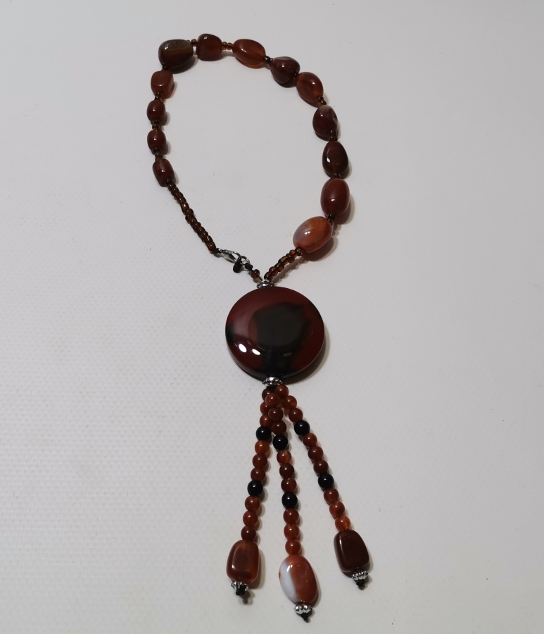 AKİK TAŞLARLA YAPILMIŞ ÖZEL YAPIM KOLYE