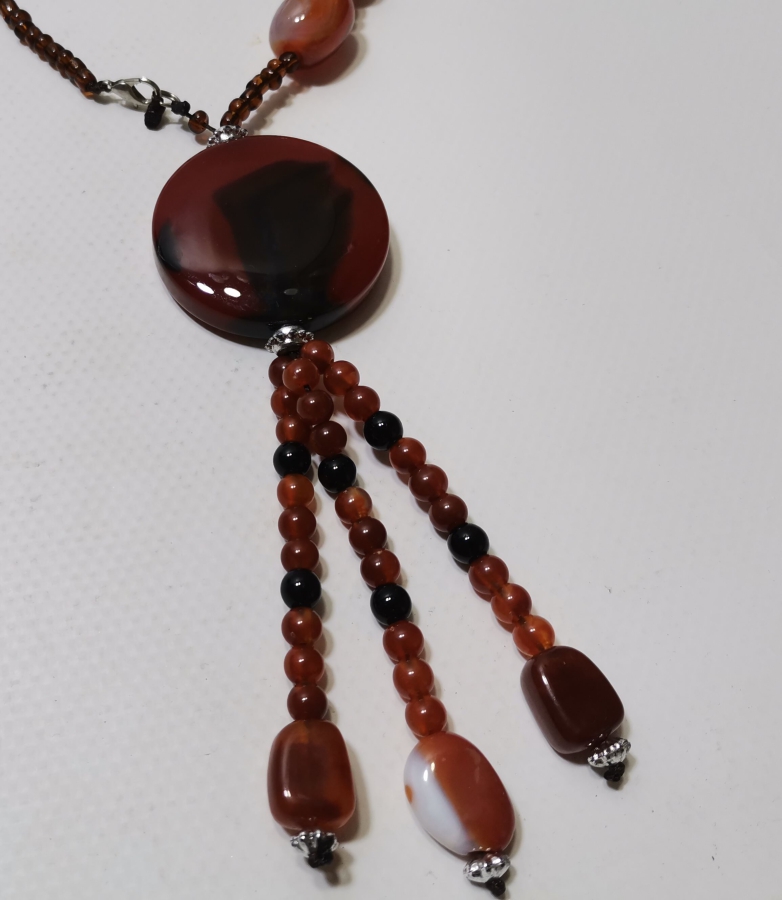 AKİK TAŞLARLA YAPILMIŞ ÖZEL YAPIM KOLYE