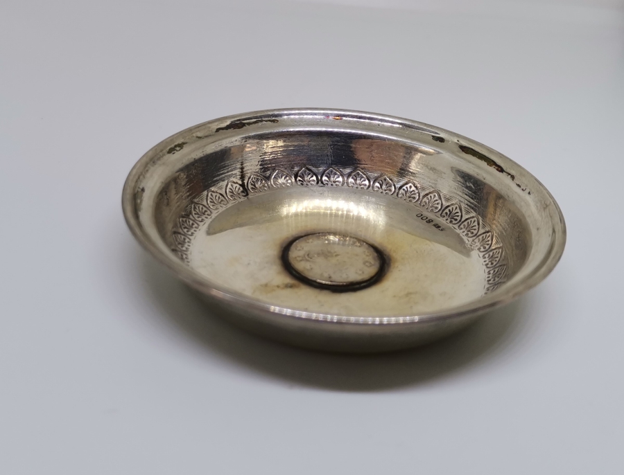 ORTASINDA OSMANLI GÜMÜŞ PARA BULUNAN ANTİKA GÜMÜŞ KINA TASI