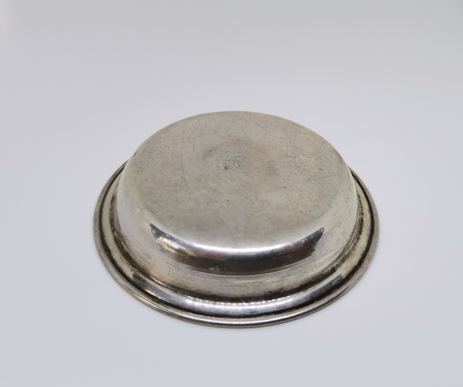 ORTASINDA OSMANLI GÜMÜŞ PARA BULUNAN ANTİKA GÜMÜŞ KINA TASI