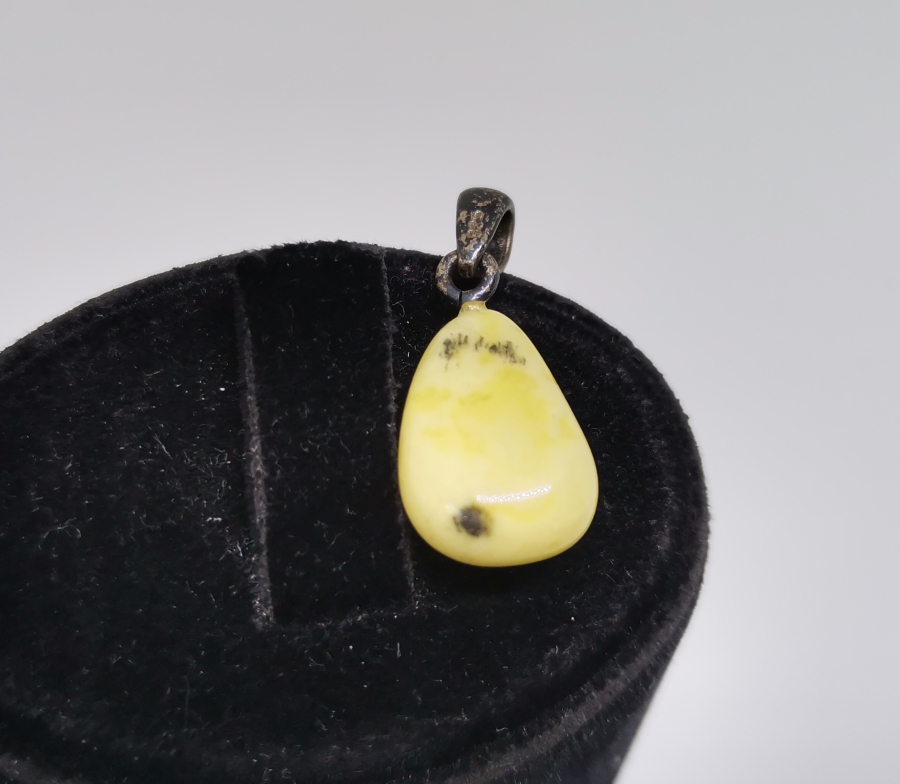 ÖZEL YAPIM KAYA DAMLA KEHRİBAR KOLYE UCU