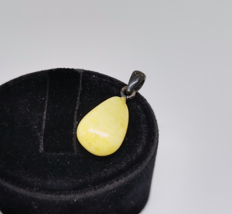 ÖZEL YAPIM KAYA DAMLA KEHRİBAR KOLYE UCU