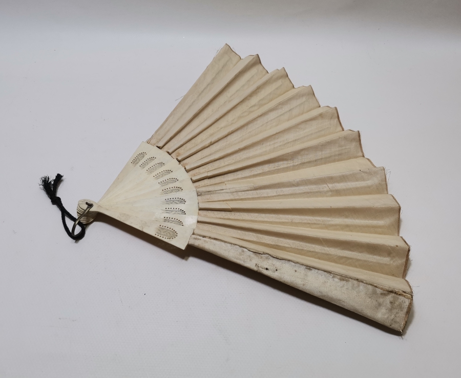 OSMANLI DÖNEMİ EL BOYAMA VE TESTERE İŞÇİLİKLİ YELPAZE