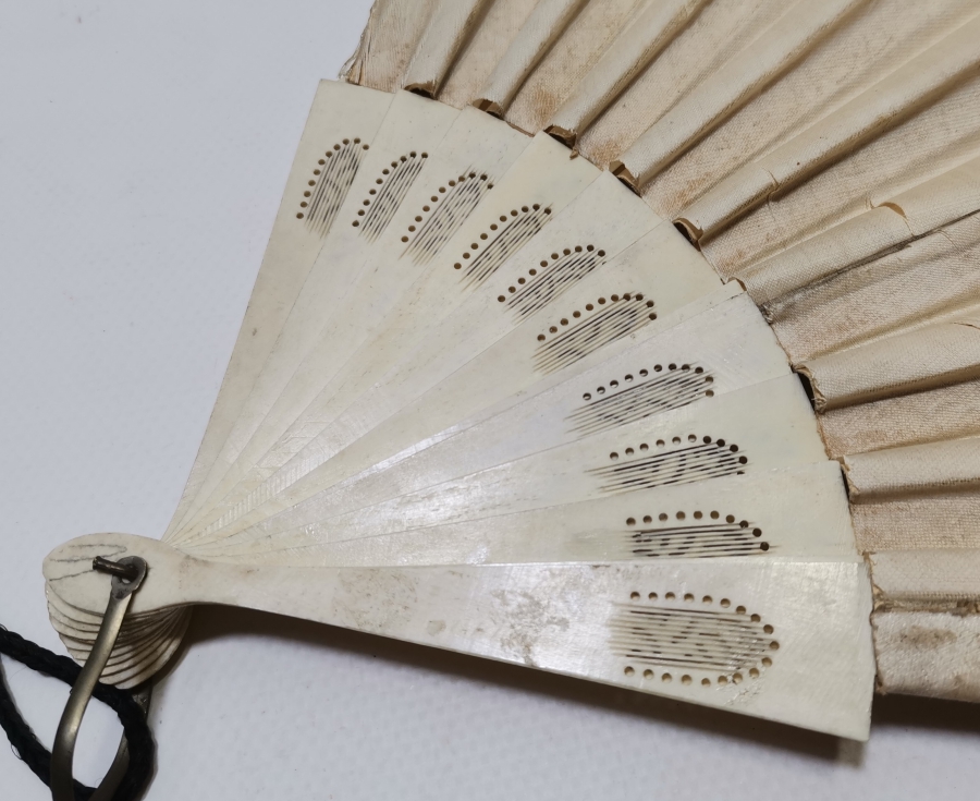 OSMANLI DÖNEMİ EL BOYAMA VE TESTERE İŞÇİLİKLİ YELPAZE