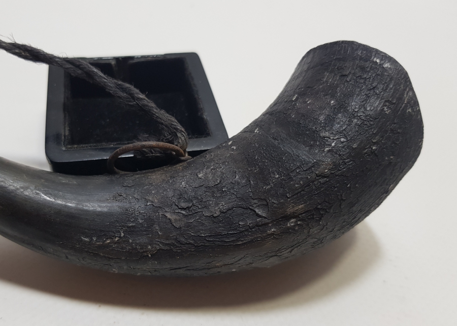 OSMANLI DÖNEMİ BOYNUZDAN MAMUL DOLMA TÜFEK BARUTLUĞU