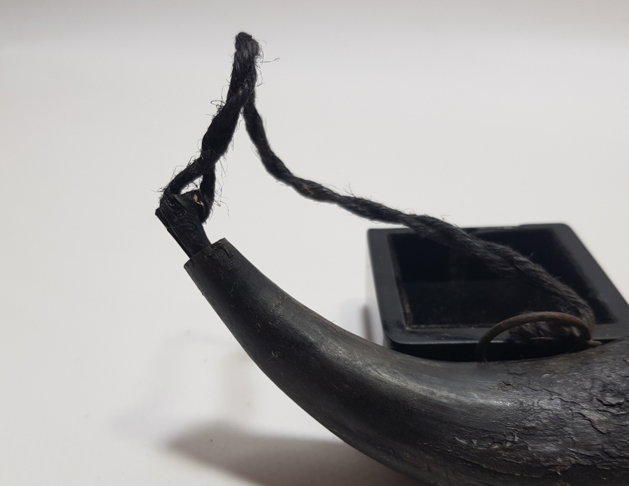 OSMANLI DÖNEMİ BOYNUZDAN MAMUL DOLMA TÜFEK BARUTLUĞU