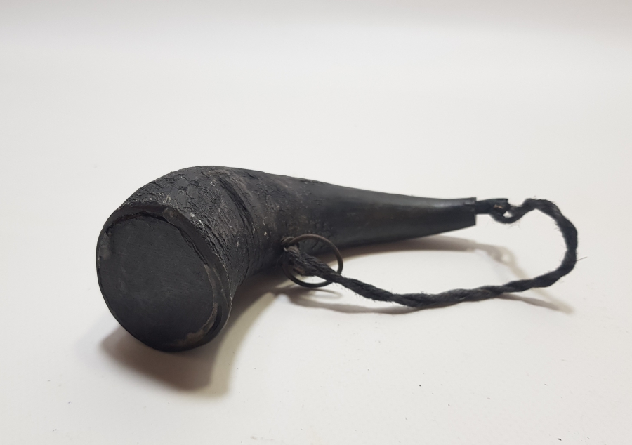 OSMANLI DÖNEMİ BOYNUZDAN MAMUL DOLMA TÜFEK BARUTLUĞU