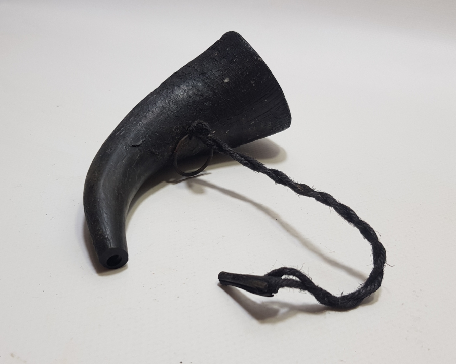 OSMANLI DÖNEMİ BOYNUZDAN MAMUL DOLMA TÜFEK BARUTLUĞU