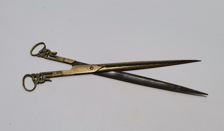 OSMANLI DÖNEMİ SAPINDA YA FETTAH YAZILI İKİ TARAFI ALTIN ÇAKMA İŞÇİLİKLİ NADİR HATTAT MAKASI