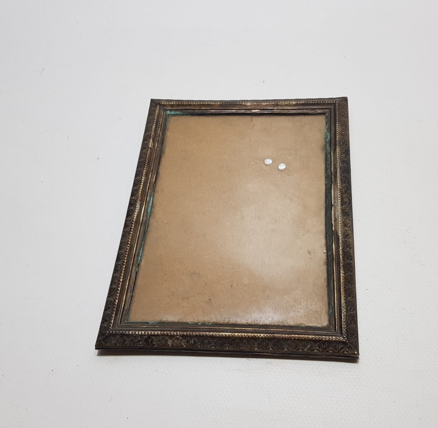 KABARTMA İŞÇİLİKLİ ANTİKA GÜMÜŞ FOTOĞRAF ÇERÇEVESİ