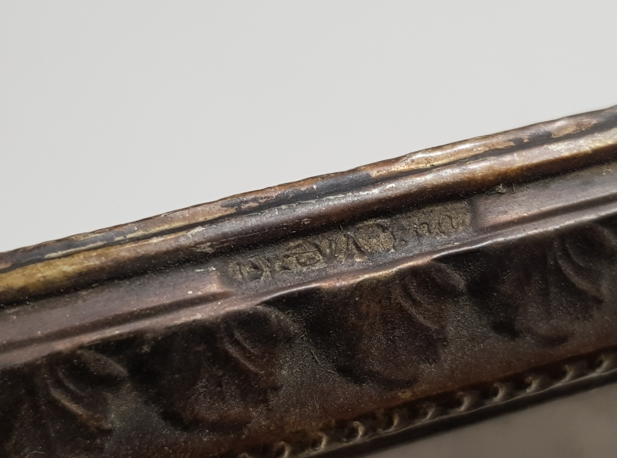 KABARTMA İŞÇİLİKLİ ANTİKA GÜMÜŞ FOTOĞRAF ÇERÇEVESİ