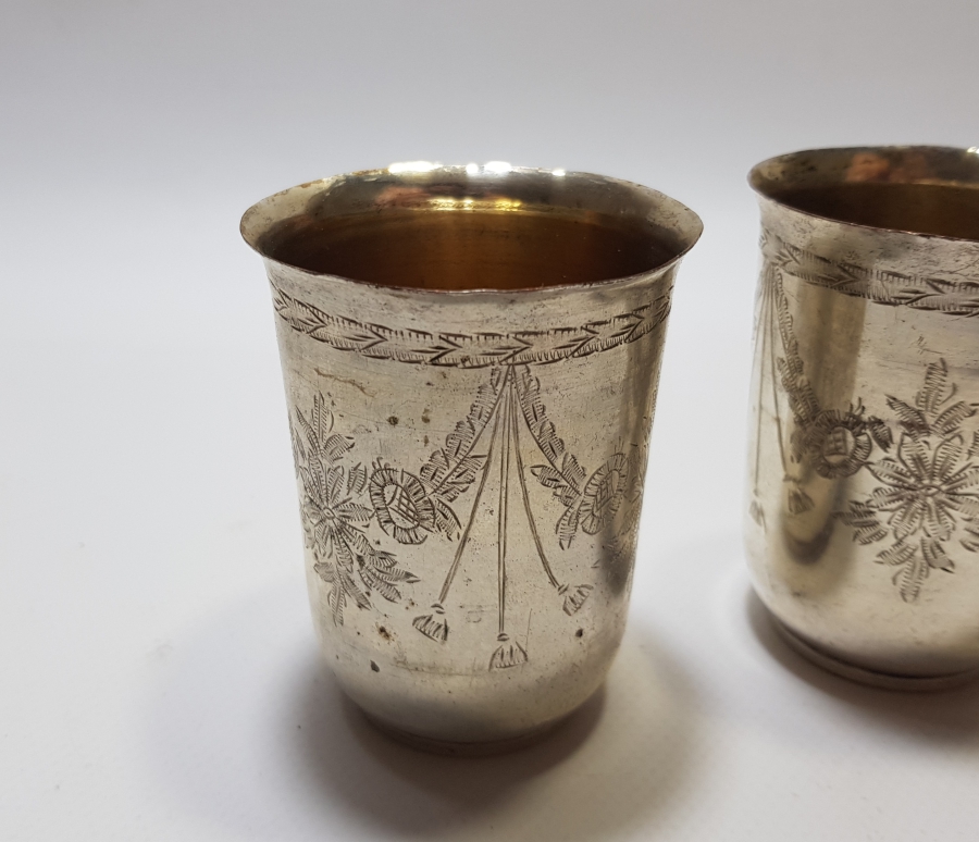 OSMANLI DÖNEMİ ÜZERİ KALEM İŞÇİLİKLİ VE ALTIN VERMEYLİ USTA DAMGALI ESER-İ İSTANBUL ŞERBET BARDAĞI