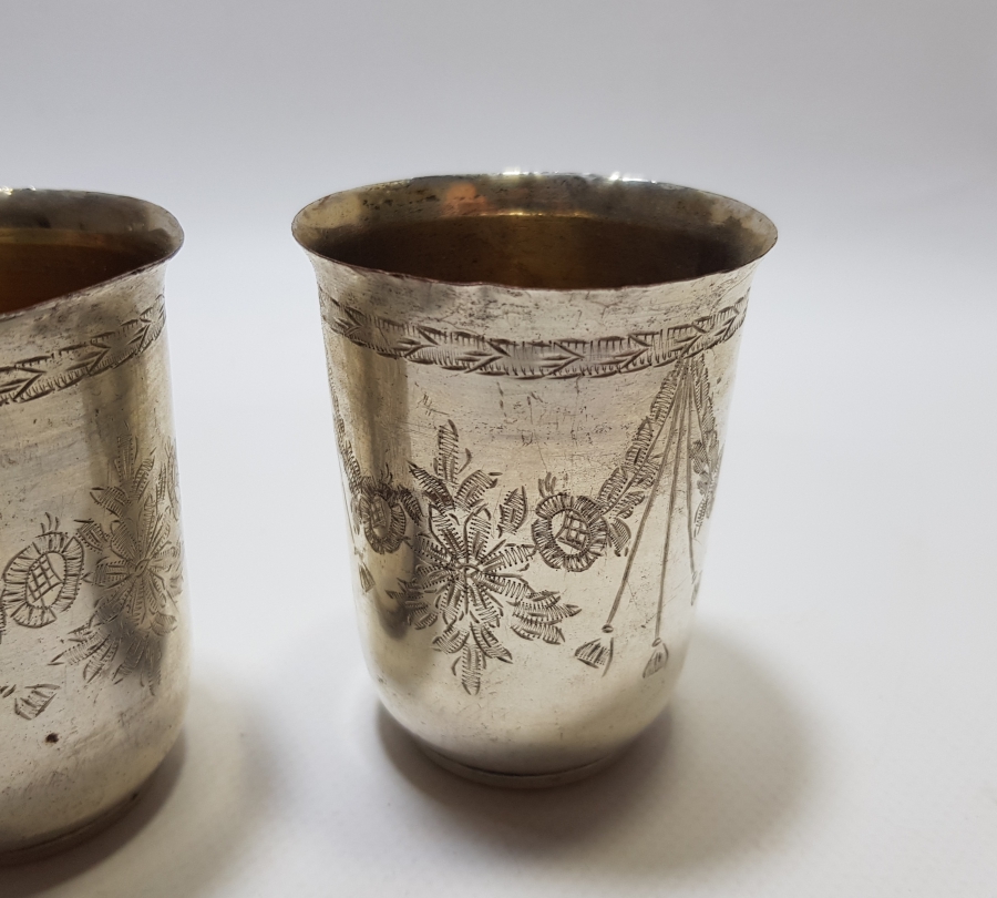 OSMANLI DÖNEMİ ÜZERİ KALEM İŞÇİLİKLİ VE ALTIN VERMEYLİ USTA DAMGALI ESER-İ İSTANBUL ŞERBET BARDAĞI